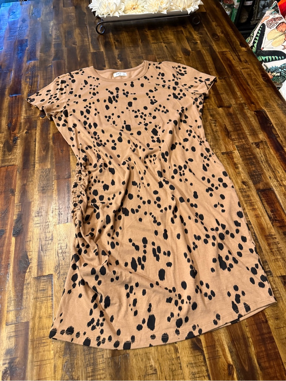 🍒24/7 by Maurices Animal print dress. Sz L with Ruching detail 100% cotton NWOT